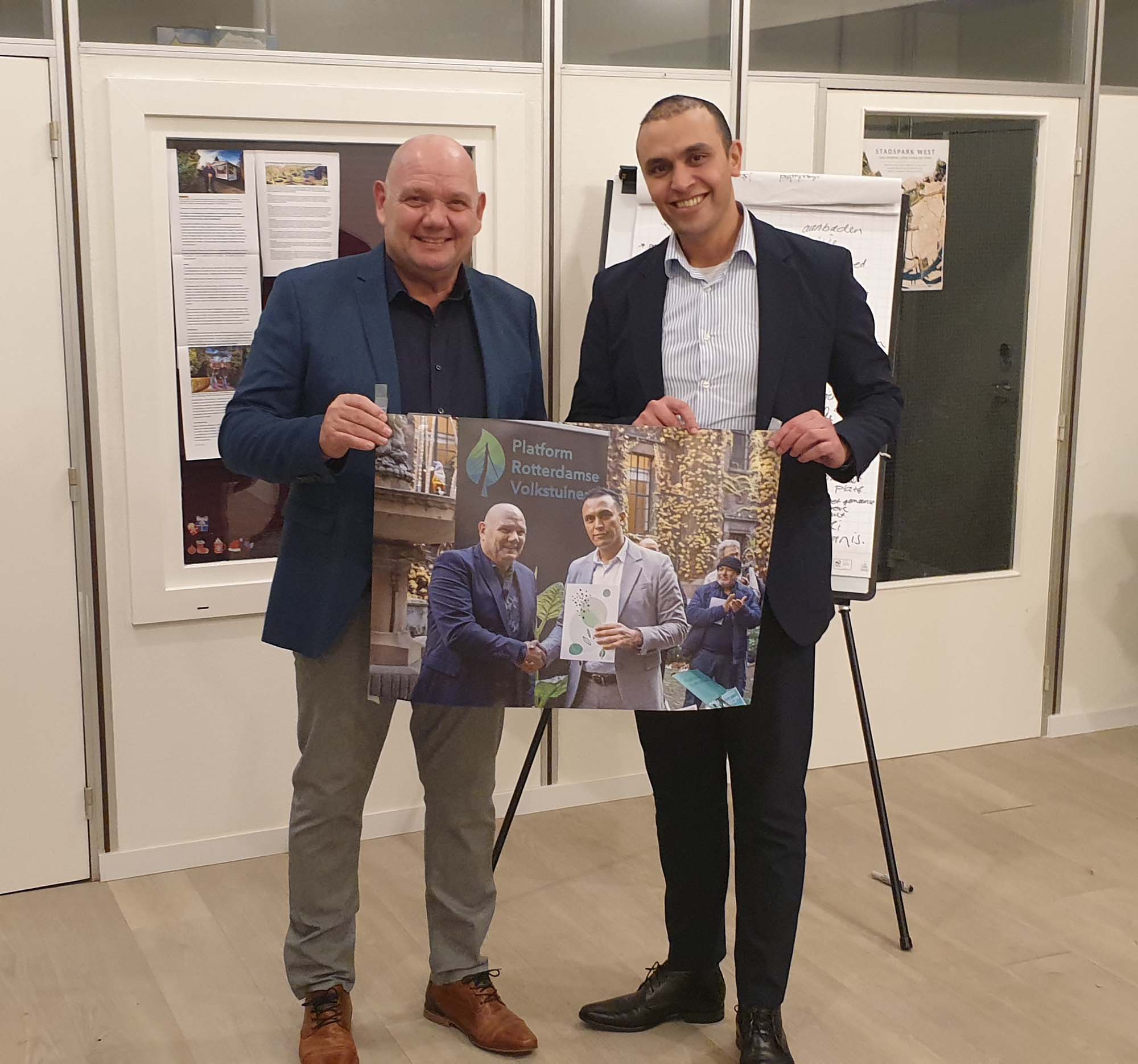 -1- wethouder Achbar en voorzitter Rob van Dijk